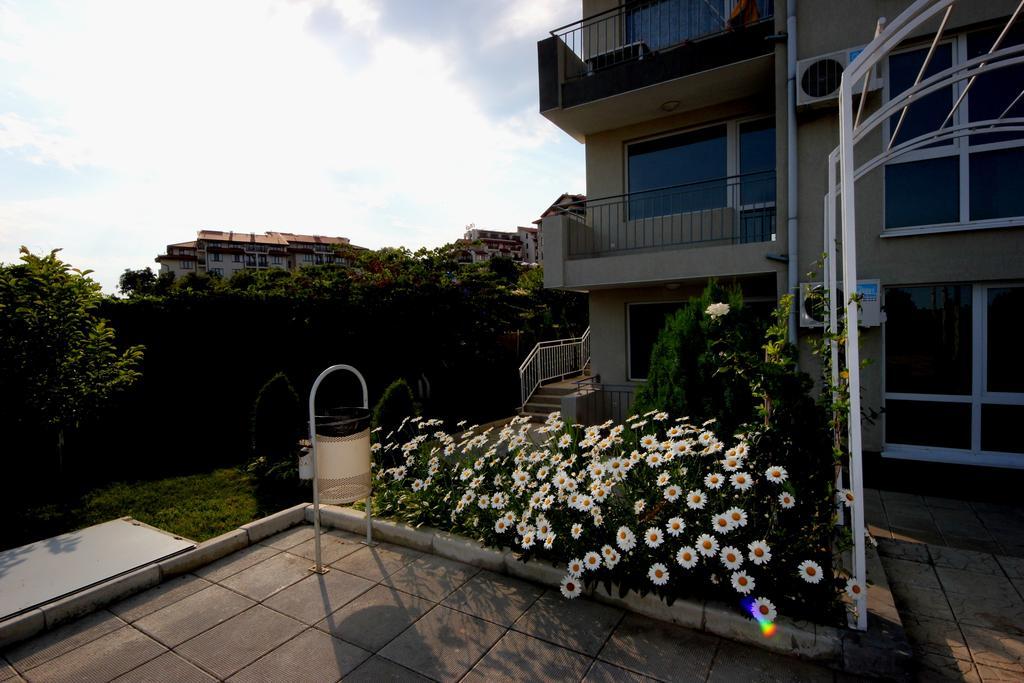 Menada Butterfly Apartment Sveti Vlas Exterior photo