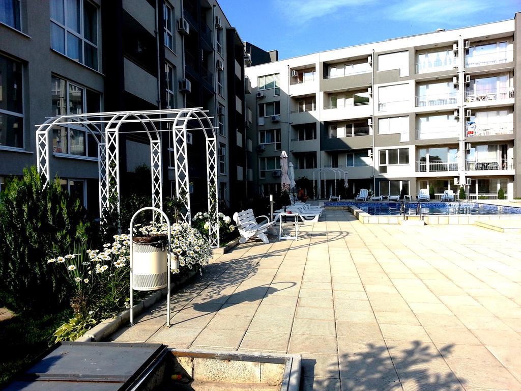 Menada Butterfly Apartment Sveti Vlas Exterior photo