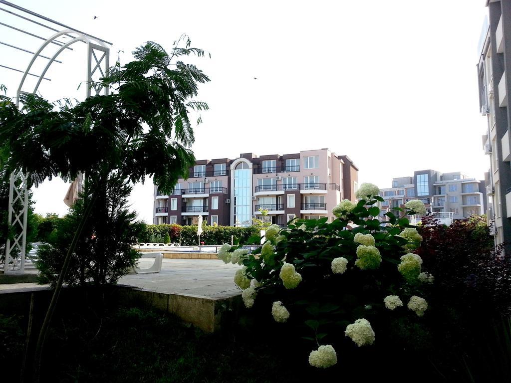Menada Butterfly Apartment Sveti Vlas Exterior photo